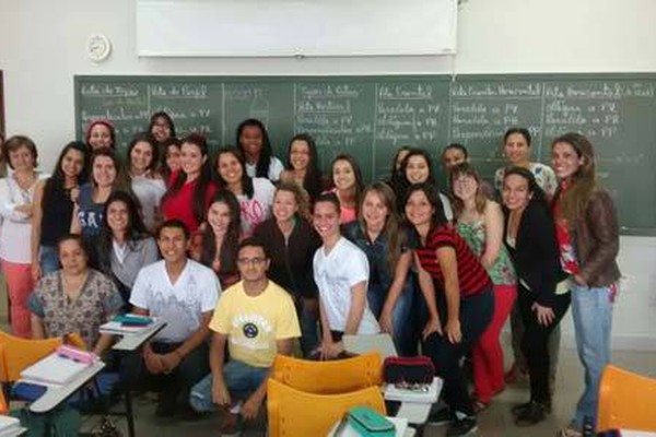 Alunos do Unipam arrecadam quase 20 mil garrafas pet para projeto social