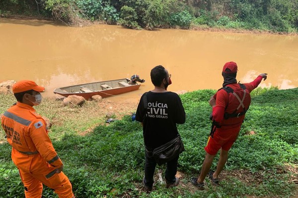 Bombeiros resgatam corpo de homem que se afogou ao tentar atravessar Rio Paranaíba