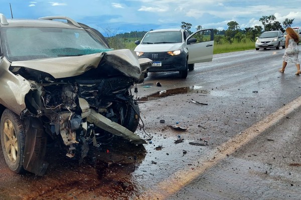 Grave acidente na BR-354 tira a vida de uma pessoa e deixa outras feridas em Rio Paranaíba