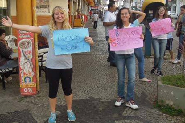 Major Gote tem tarde com malabarismo e distribuição de abraços gratuitos