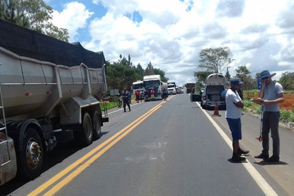 Motorista da Patense morre ao ser atropelado quando descia para verificar carga na BR365