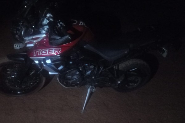 Jovem em moto BMW de 800 cilindradas atinge outro motociclista na BR 146 e os dois têm que ser socorridos