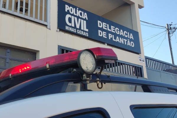 Aposentada invade apartamento de policial, se nega a sair e acaba presa por perseguição e vários outros crimes