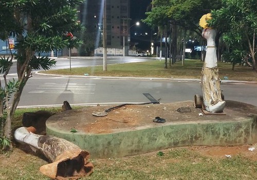 Homem é preso após destruir monumento dos Dois Patos em homenagem a Patos de Minas
