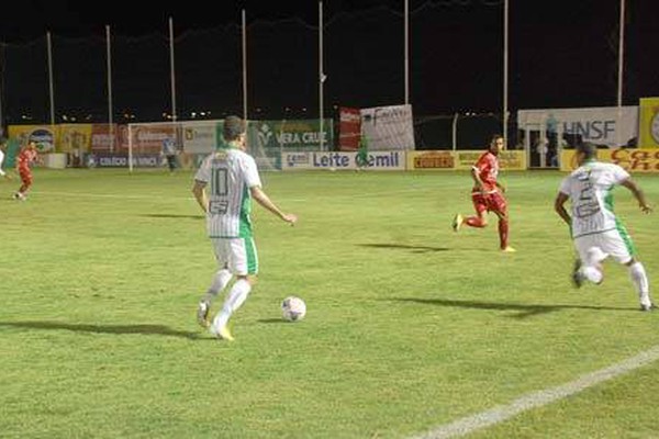 Mamoré leva gol aos 47 minutos e empate com o Uberaba tem gosto de derrota