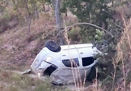 Passageira de 40 anos morre e motorista acaba preso após carro capotar na MG 190