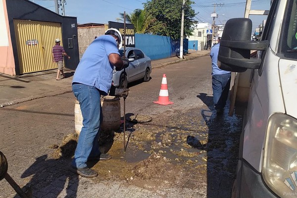 Despejo de fraldas, fio dental ou até cabelos no vaso ou na pia pode causar danos à rede de esgoto, alerta Copasa