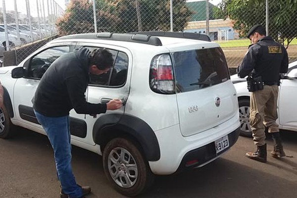 PM cerca a cidade para prender assaltantes  de caixas eletrônicos; carro usado na fuga é localizado