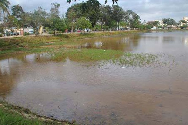 Lagoa Grande seca e mato cresce no principal cartão postal da cidade