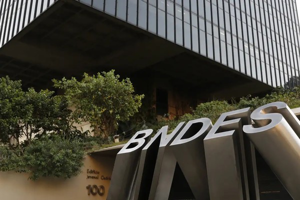 BNDES abre concurso com 150 vagas e salário de R$ 20,9 mil