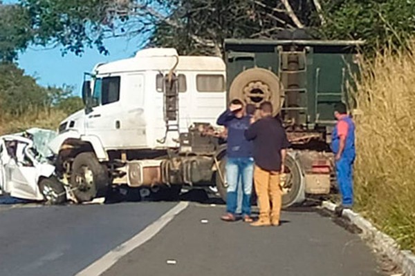 Irmão do prefeito de São Gonçalo do Abaeté morre ao bater de frente com carreta na BR 365