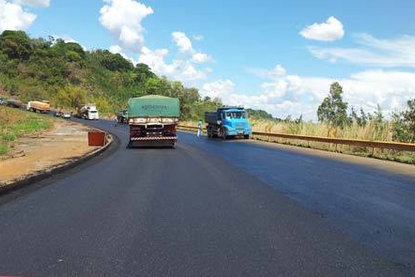 Obras na BR 365 avançam e Dnit alerta motoristas para evitar acidentes