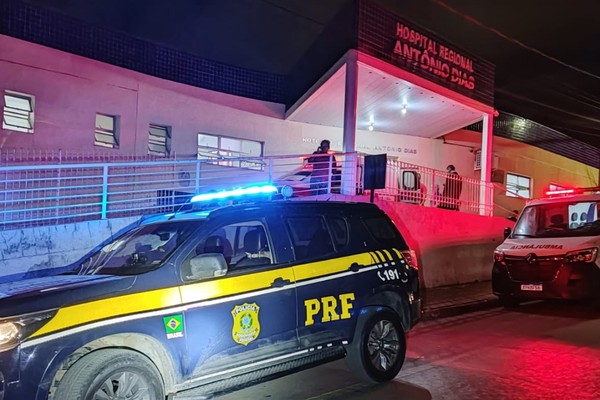 Mãe pede ajuda à Polícia Rodoviária Federal para socorrer o filho com princípio de parada respiratória