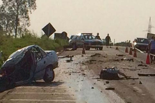 Colisão frontal entre Carreta e GM Vectra tira a vida de casal na BR 452 em Araxá