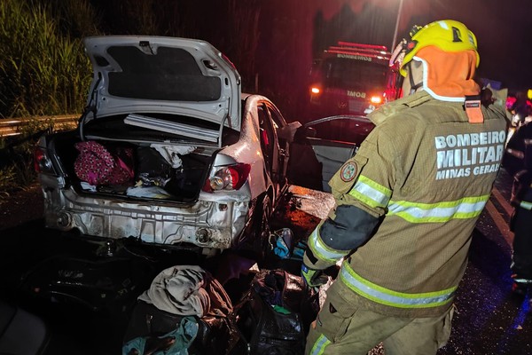 Acidente com carro e carreta mata pai e deixa esposa, filha e bebê gravemente feridos na BR 365