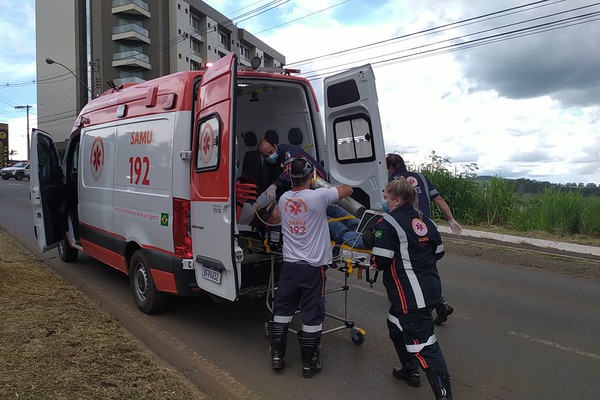 Morre motociclista reanimado pelo SAMU após cair em canteiro central da avenida JK