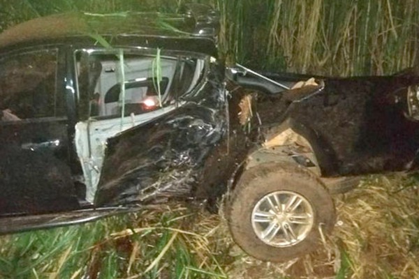 Motorista cochila, caminhonete sai da pista e uma pessoa morre e 3 ficam feridas na MGC354