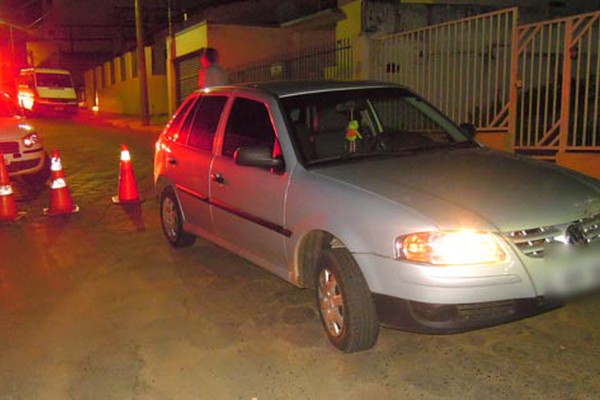 Motorista é conduzido para a Depol ao bater em moto e confessar que bebeu oito cervejas