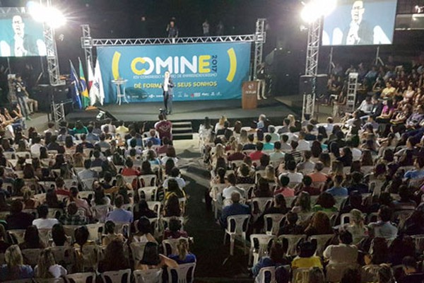 Augusto Cury abre o Comine 2017 destacando a gestão da emoção para conquista dos sonhos