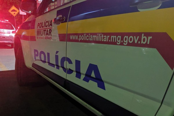Jovem mata o padrasto a facadas em Uberlândia após discussão por demora no banho