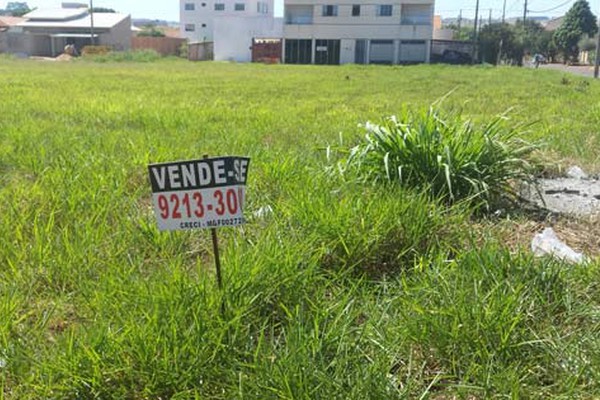 Terreno no Gramado que seria Tribunal Eleitoral vira loteamento e moradores ficam indignados