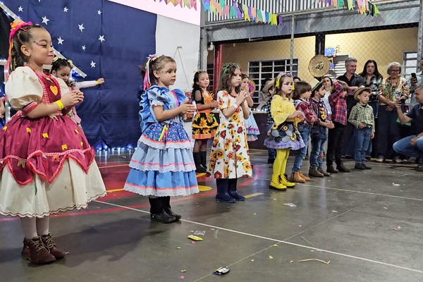 Centro Educacional Criança Feliz reúne pais e alunos na Festa Junina que encerra o semestre