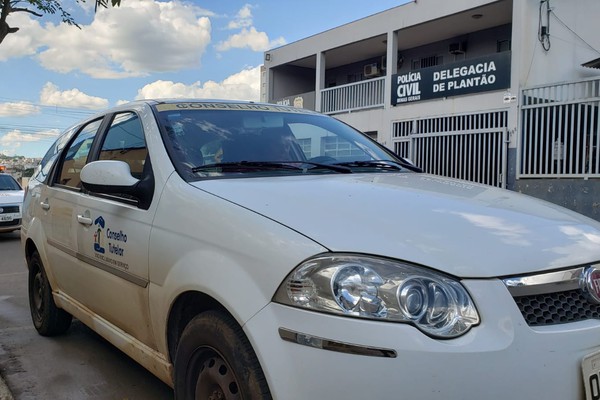 Mãe é detida por agredir a filha de 11 anos após descobrir namorado em rede social
