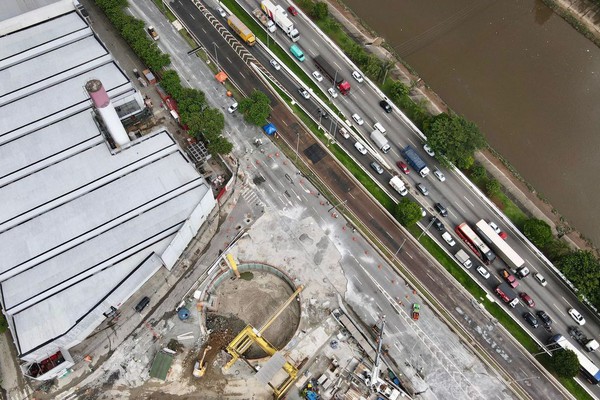 SP: após concretagem de cratera, pista da marginal será liberada hoje