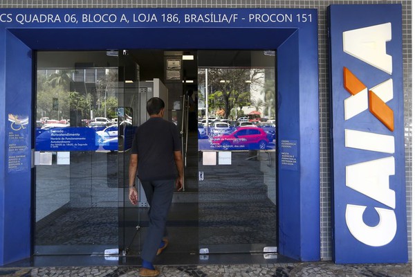 Caixa libera abono salarial para trabalhadores nascidos em abril