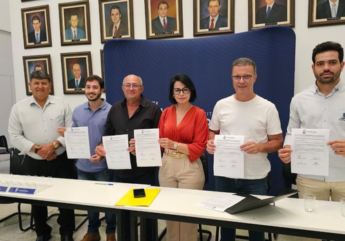 Prefeitura assina ordens de serviço para revitalização do Teatro, de monumentos históricos e para construção de ponte