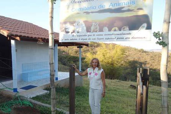 Cemitério oferece tratamento vip para animais de estimação também após morte