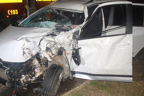 Motorista invade contramão em cima do Viaduto e acaba ferido ao ser atingido por caminhão