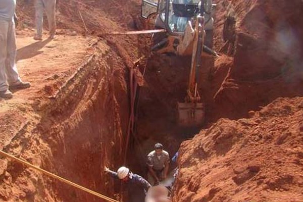 Barranco em obra de rede esgoto desaba em Presidente Olegário e mata empresário de 60 anos