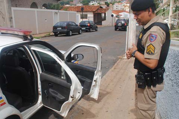 Jovem fica gravemente ferido ao ser atingido por vários disparos no Bairro Caramuru