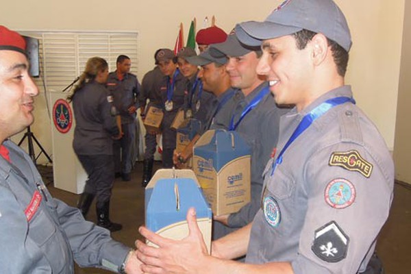 Dia do Bombeiro é comemorado em Patos de Minas com homenagens a parceiros e colaboradores