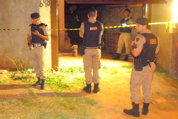 Homem é assassinado a tiros no quintal de casa no bairro Sol Nascente em Patos de Minas