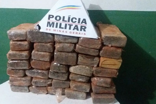 Polícia Militar encontra mais de 32 quilos de maconha enterrados em propriedade rural