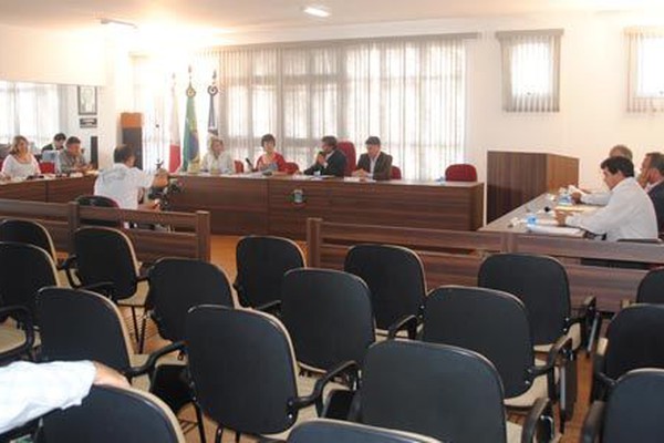 Na 1ª reunião de 2011, vereadores aprovam o fim do voto secreto na Câmara