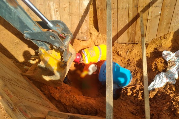 Trabalhador de 40 anos morre soterrado durante obra em rede de esgoto em Arinos