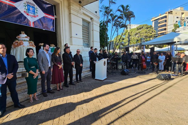 Patos de Minas Celebra 133 anos com festa no centro da cidade e distribuição de bolo e pamonhas