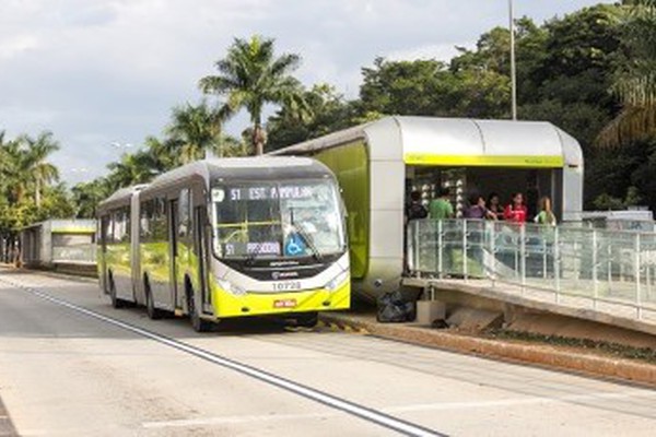 Motorista que atropelou e matou homem que se jogou embaixo do ônibus será indenizado em MG