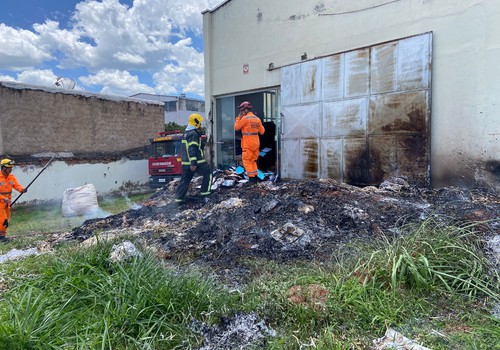 Incêndio no Arquivo Municipal de Patos de Minas mobiliza o Corpo de Bombeiros