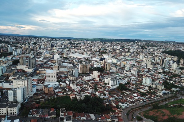 Patos de Minas formalizou a abertura de mais de 1.000 empresas e MEIs só neste ano de 2022