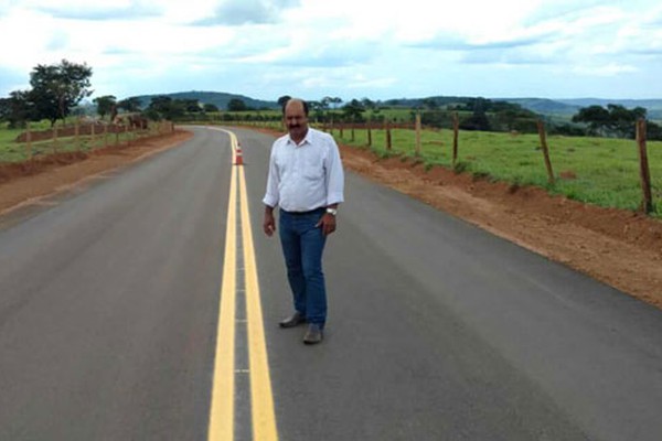 Com ruas e estradas precárias, patenses assistem Lagoa Formosa inaugurar estrada de 23km