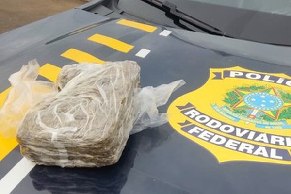 Passageiro de ônibus é preso com barra de Skunk na BR 365, em Patos de Minas