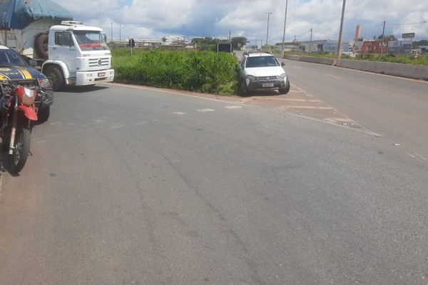 Motociclista fica ferido após condutora se confundir e entrar em contramão do Viaduto da Pipoca