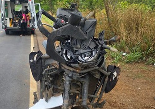 Policial fica ferido após colisão entre moto e caminhonete na MGC-354, em Patos de Minas