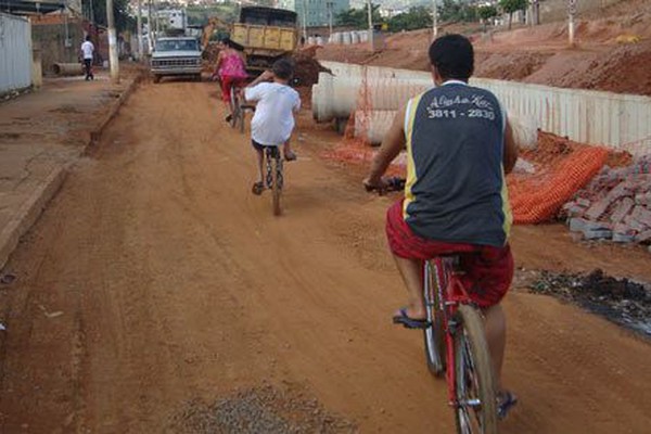 Atraso nas obras da Fátima Porto faz fechar empresas e deixa moradores indignados