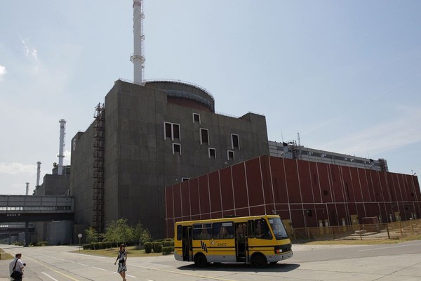 Ataque russo à maior central nuclear da Europa provoca incêndio