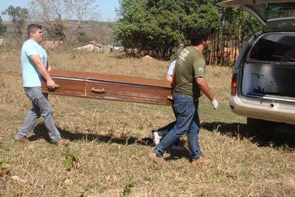 Perícia trabalha para identificar mulher morta a pauladas em Andrequicé